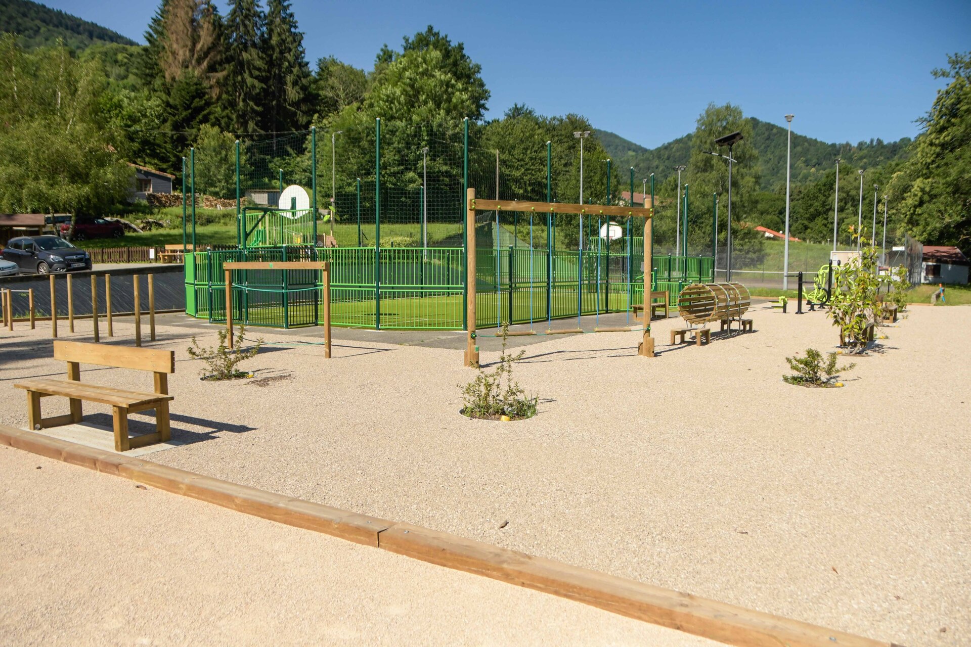 Aire sportive et de loisirs de Labarousse, city stade, pétanque, fitness et jeux enfants